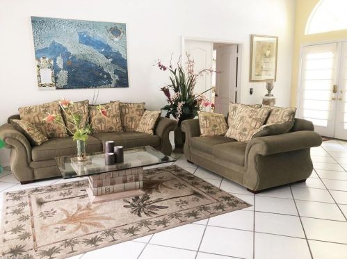 1537 Vintage Ln, Naples, FL 34104-0805