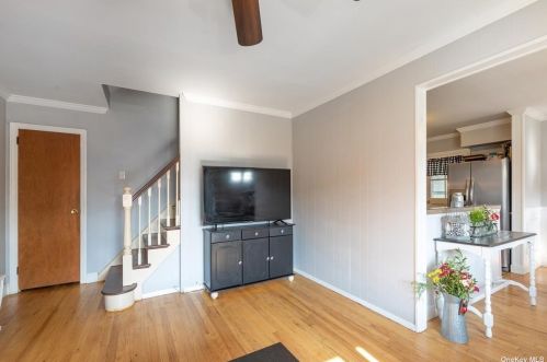 420 Clement Ave, Floral Park NY  11003-3320 exterior