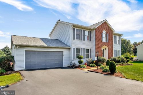 13 Clear Run Dr, Shrewsbury, PA 17361-1226