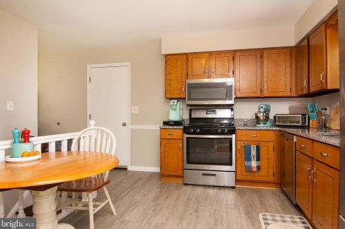 12 Circle Dr, Shrewsbury, PA 17361-1401