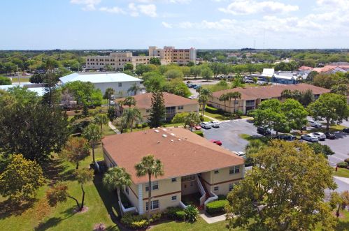 1562 Royal Green Cir, Fort Pierce FL  34952-4607 exterior