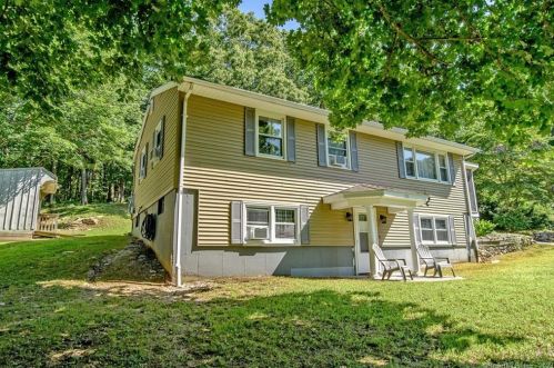90 Collelo Ave, Moosup, CT 06354-1906
