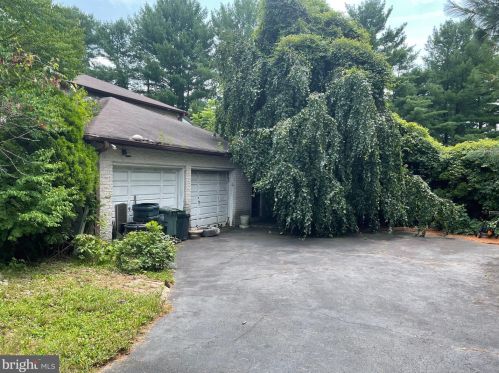 10 Snowflake Rd, Huntingdon Valley, PA 19006-1518