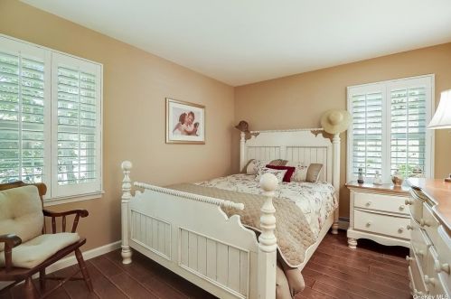 11 Remsen Ct, Mount Sinai NY  11766-1603 exterior