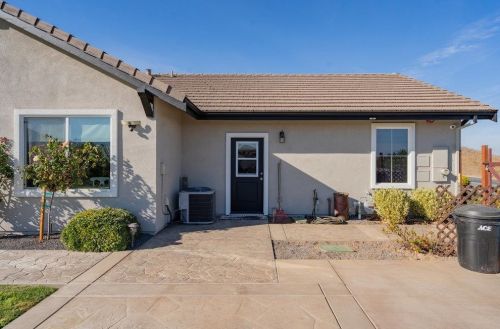 4025 Ashford Cir, Hollister CA  95023-8966 exterior