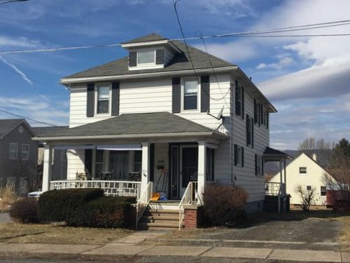 306 Grassy Island Ave, Jessup, PA 18434-1806