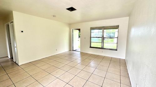 2518 Griffin Sq, West Palm Beach, FL 33406-6439