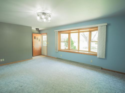 140 Congress Dr, West Bend WI  53095-9518 exterior