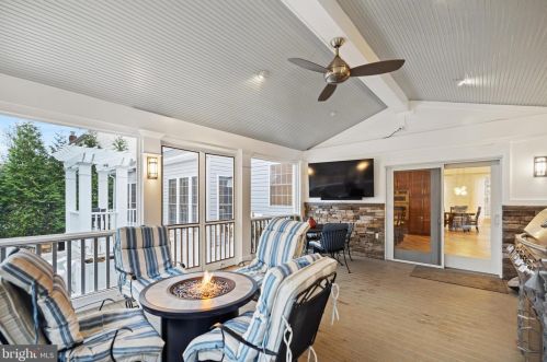 951 Rhonda Pl, Leesburg VA  20175-5632 exterior