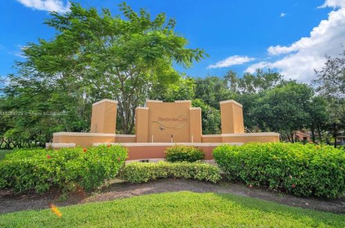 907 143rd Ave, Hollywood, FL 33027-6156