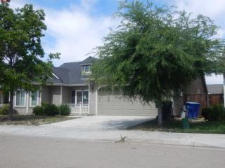 6572 Montecito Ave, Fresno, CA 93727-6857