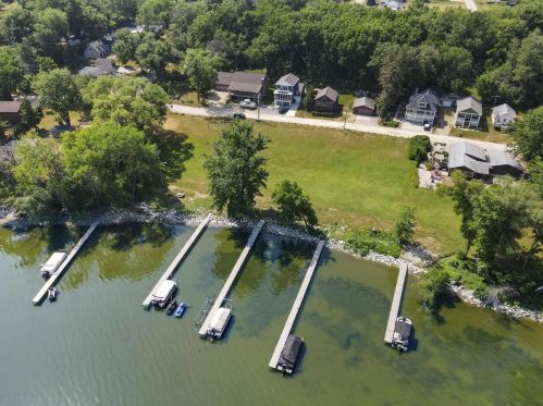 11618 Maple Beach Dr, Edgerton WI  53534-9078 exterior