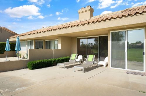 8 Oak Tree Dr, Rancho Mirage CA  92270-1612 exterior