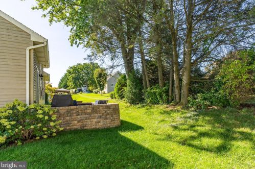 25 Summerlyn Dr, Ephrata PA  17522-9331 exterior