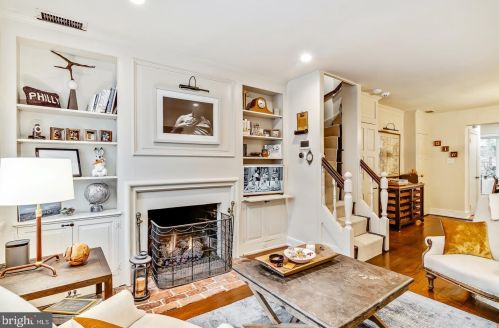 128 Delancey St, Philadelphia PA  19106-4303 exterior