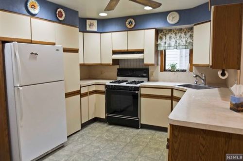 10 Dewey St, Outwater NJ  07026-2710 exterior