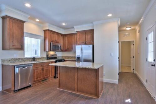 1700 El Camino Real, South San Francisco, CA 94080-1208