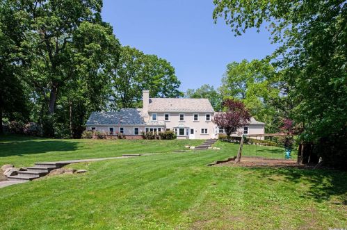 17 Horse Hill Rd, Muttontown, NY 11545-2605