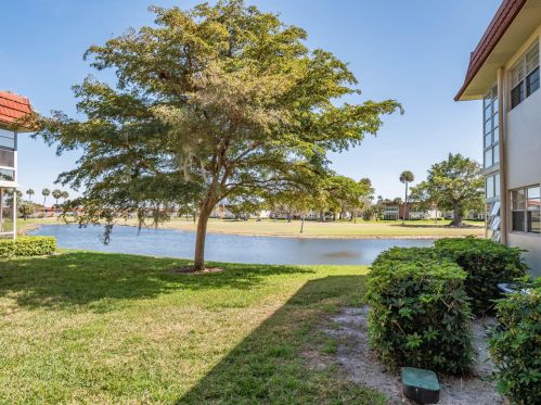 86 Crooked Tree Ln, Vero Beach, FL 32962-3052