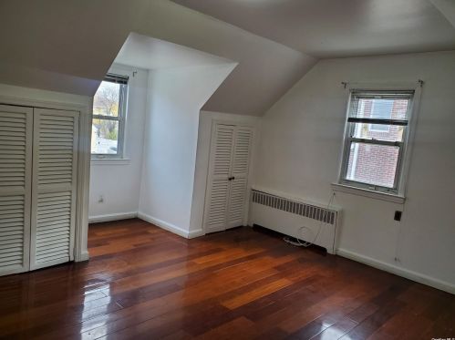76-38 267th St, New Hyde Park NY  11040-1408 exterior