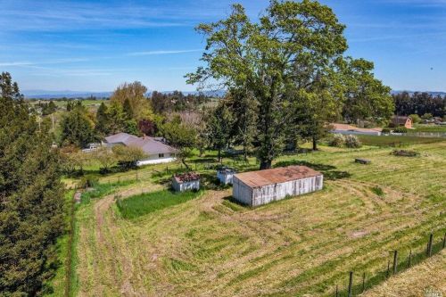 5625 Henning Rd, Sebastopol CA  95472-6332 exterior