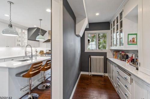 35 Mountain Rd, Verona, NJ 07044-1112