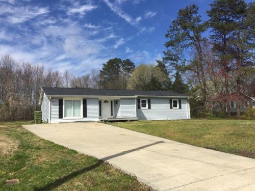 551 Apache Dr, Winston Salem, NC 27107-9218