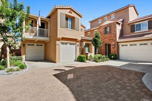 211 Pebble Creek Ln, Orange, CA 92865-1095
