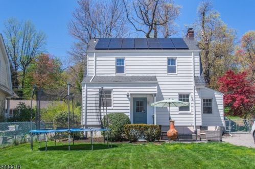 2 Clove Rd, West Paterson, NJ 07424-2102