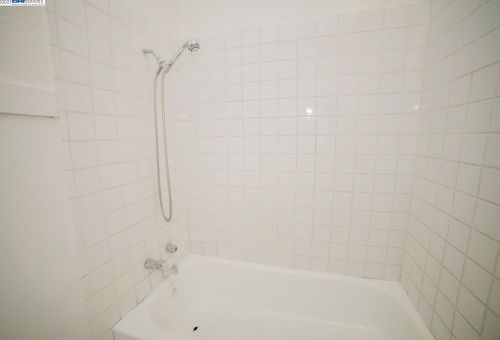 1057 76, Oakland CA 94605-2807 exterior