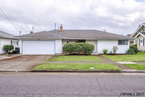 370 E St, Lebanon, OR 97355-2541