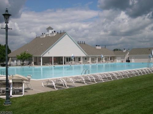 28 Academy Ct, Bedminster NJ  07921-1821 exterior