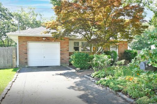 166 Claremont St, Deer Park, NY 11729-1305