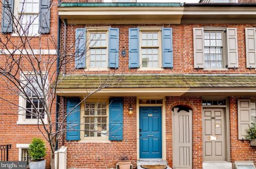 128 Delancey St, Philadelphia PA  19106-4303 exterior