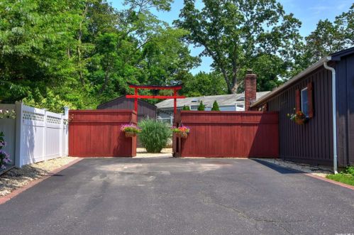47 Lookout Dr, Scotts Beach, NY 11789-1953
