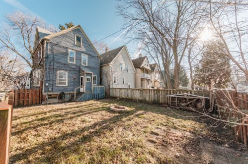 3285 Bartlett Ave, Milwaukee WI 53211-3024 exterior