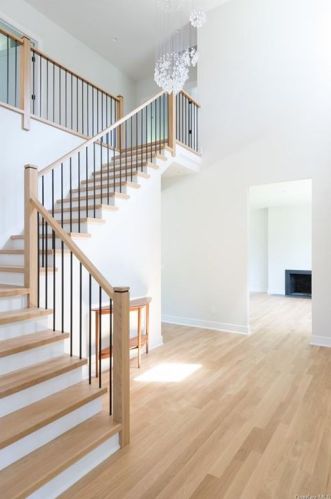 11 Manger Cir, New Rochelle NY  10803-2627 exterior