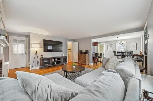 141 Cedarhurst Ln, Milford CT  06461-2721 exterior