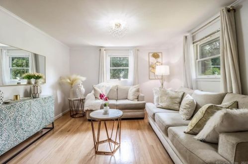 18 Ray Bob Rd, Milford CT  06461-2425 exterior