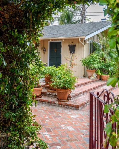 126 Loureyro Rd, Santa Barbara, CA 93108-2911