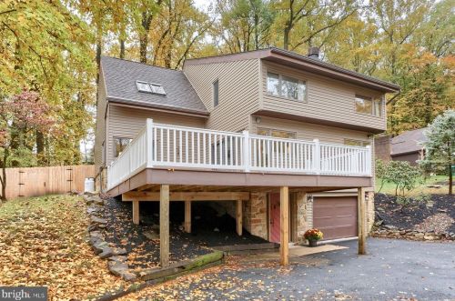 1426 Spring Hill Dr, Hummelstown, PA 17036-8966