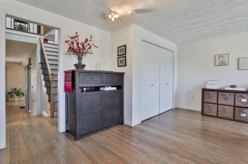 33 Hawthorne Vlg Rd, Nashua NH 03062-2274 exterior