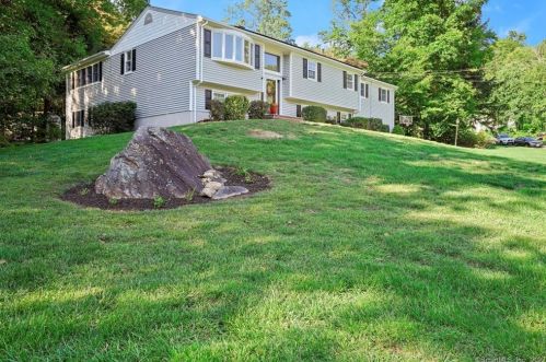 33 Windsor Rd, Huntington, CT 06484-5019