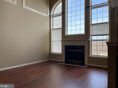 3 Lincoln Dr, Downingtown PA  19335-5328 exterior