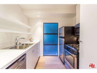 8560 Franklin Ave, Los Angeles CA  90069-1402 exterior