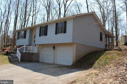 13 Skylark Trl, Charnita, PA 17320-8121