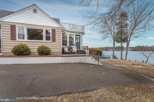 1800 Lakeside Dr, Lacey, NJ 08731-3208
