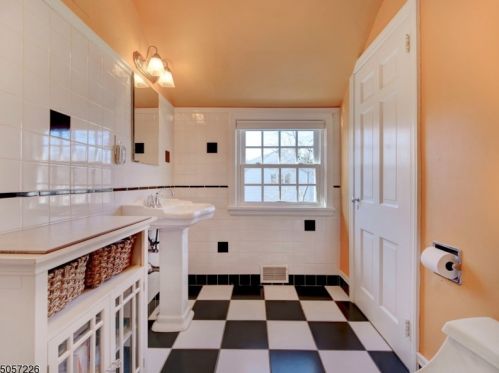 1 Hathaway Ln, Verona NJ  07044-2306 exterior