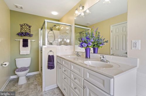 14238 Hunters Run Way, Gainesville VA  20155-4408 exterior