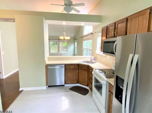 374 Finch Ln, Bedminster NJ  07921-1920 exterior